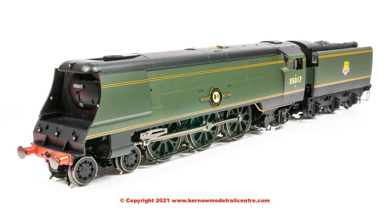R3861 Hornby Merchant Navy 4-6-2 Steam Loco number 35017 in BR Green livery with early emblem - Era 4